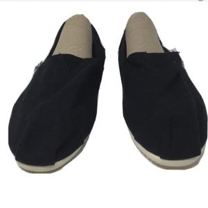 Mens Tom’s Black Canvas Loafers Slip ons size 10
